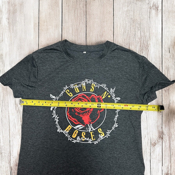 Guns N’ Roses T-Shirt Small Gray Rose Graphic Band Tee Rock Concert Tour Merch - Picture 5 of 9
